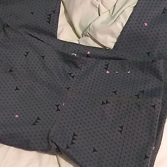 GAP Fit Gray Yoga Capris, S - Picture 3 of 6